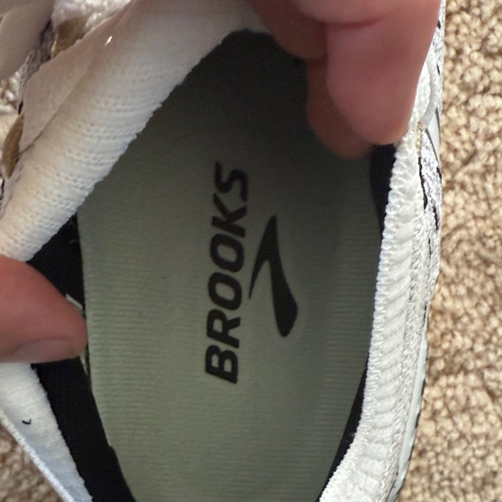Brooks Glycerin GTS Athletic Shoes in Gray and White. NEVER WORN - Picture 5 of 8